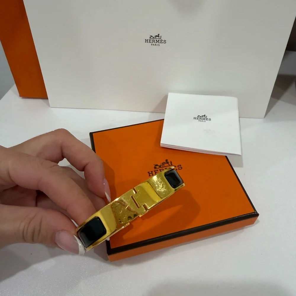Hermès H clic Black and Gold Enamel Bracelet PM size - Picture 4 of 7